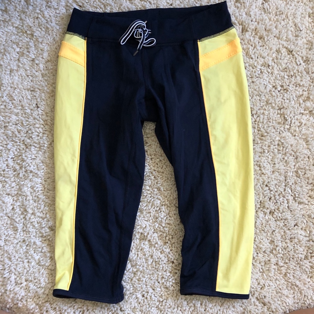 Lululemon knee length capris/ biker shorts